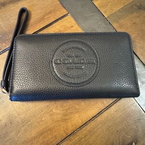 NWT Coach Dempsey Pebbled Black Leather Wristlet Phone Wallet